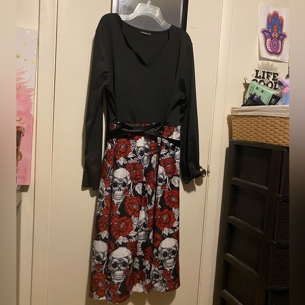 Black and Red Skull Print Dress